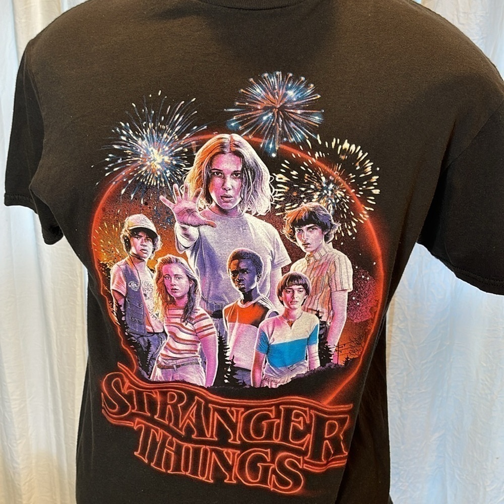 STRANGER THINGS Graphic T-Shirt Netflix LARGE - Picture 3 of 4